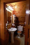 Twin Pines Lodge & Cabins