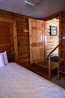 Twin Pines Lodge & Cabins