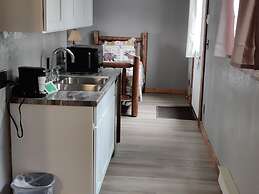 Twin Pines Lodge & Cabins