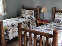 Twin Pines Lodge & Cabins