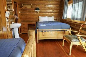 Twin Pines Lodge & Cabins