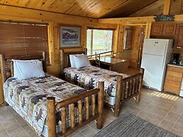 Twin Pines Lodge & Cabins