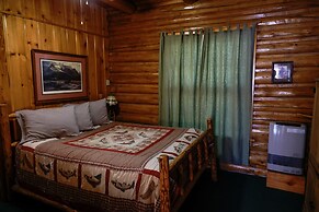 Twin Pines Lodge & Cabins