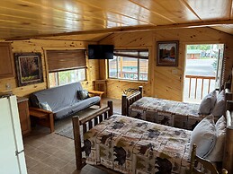 Twin Pines Lodge & Cabins
