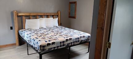 Twin Pines Lodge & Cabins