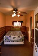 Twin Pines Lodge & Cabins