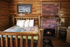 Twin Pines Lodge & Cabins