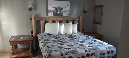 Twin Pines Lodge & Cabins