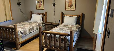 Twin Pines Lodge & Cabins