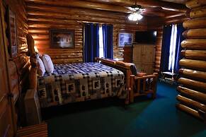 Twin Pines Lodge & Cabins