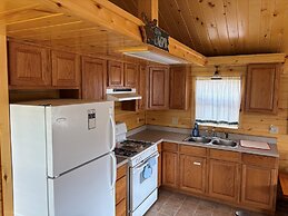 Twin Pines Lodge & Cabins