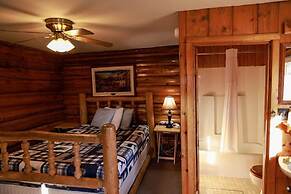 Twin Pines Lodge & Cabins