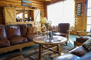 Twin Pines Lodge & Cabins