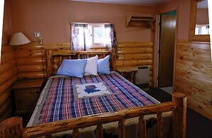 Twin Pines Lodge & Cabins