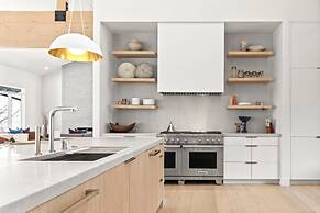 Wonderland Estate 6 Bedrooms PAS-2680 by KBM