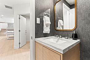 Wonderland Estate 6 Bedrooms PAS-2680 by KBM