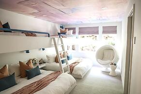 Wonderland Estate 6 Bedrooms PAS-2680 by KBM