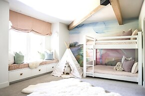 Wonderland Estate 6 Bedrooms PAS-2680 by KBM