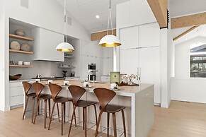 Wonderland Estate 6 Bedrooms PAS-2680 by KBM