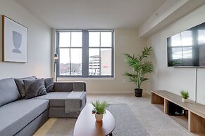 Perfect Condo for business Pentagon City