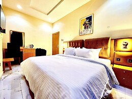 Buddiez Hotel & Resort