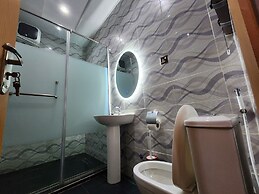 Buddiez Hotel & Resort