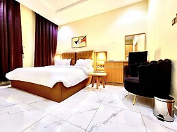 Buddiez Hotel & Resort
