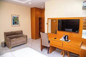 Buddiez Hotel & Resort