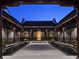 Yihe lake shore Hotspring