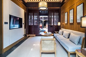 Yihe lake shore Hotspring