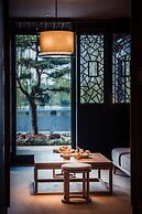 Yihe lake shore Hotspring