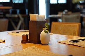 Yihe lake shore Hotspring