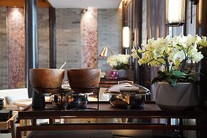 Yihe lake shore Hotspring