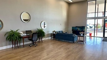 Big Chile Inn & Suites