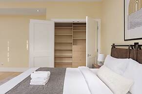 Stunning 3 Bedroom Secondary Suite N Van