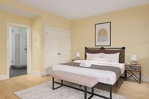 Stunning 3 Bedroom Secondary Suite N Van