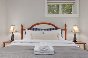 Stunning 3 Bedroom Secondary Suite N Van