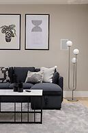 Stunning 3 Bedroom Secondary Suite N Van