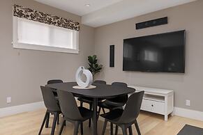 Stunning 3 Bedroom Secondary Suite N Van