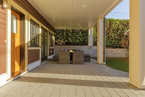 Stunning 3 Bedroom Secondary Suite N Van