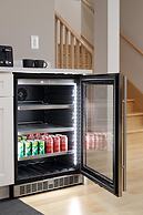 Stunning 3 Bedroom Secondary Suite N Van