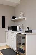 Stunning 3 Bedroom Secondary Suite N Van