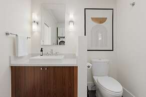 Stunning 3 Bedroom Secondary Suite N Van