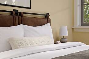 Stunning 3 Bedroom Secondary Suite N Van