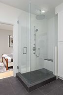 Stunning 3 Bedroom Secondary Suite N Van