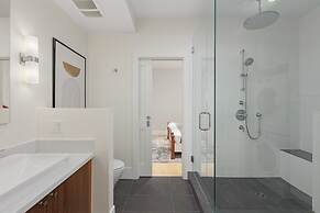 Stunning 3 Bedroom Secondary Suite N Van