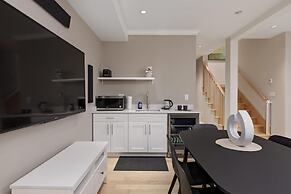 Stunning 3 Bedroom Secondary Suite N Van