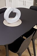 Stunning 3 Bedroom Secondary Suite N Van