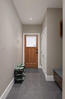 Stunning 3 Bedroom Secondary Suite N Van