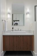 Stunning 3 Bedroom Secondary Suite N Van